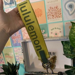 lululemon never lost keychain🌿